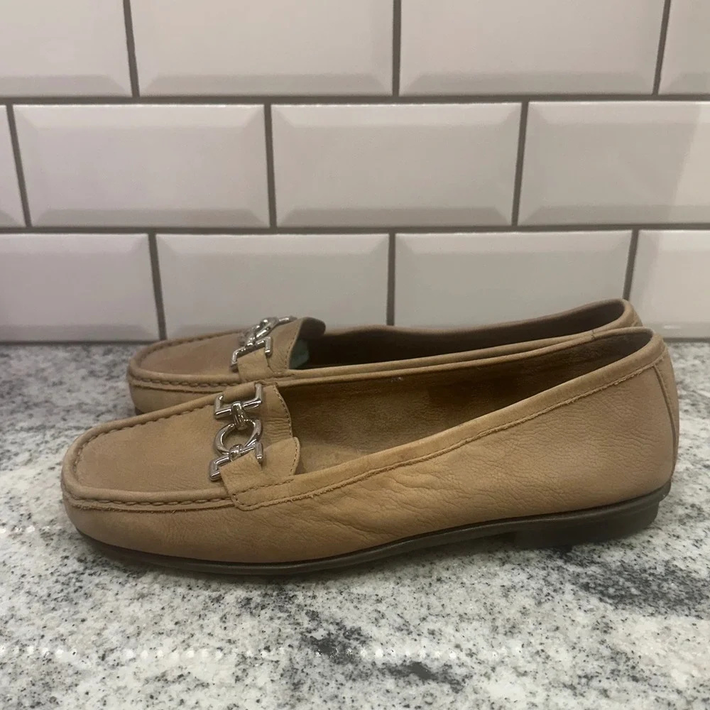 Aerosoles Tan Suede Loafer Flats Women 9.5 M Slip On‎ Metal Buckle Equestrian